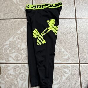 Boys Under Armour 3/4 Running Compression Pants Tights Fitted  Heat Gear Small